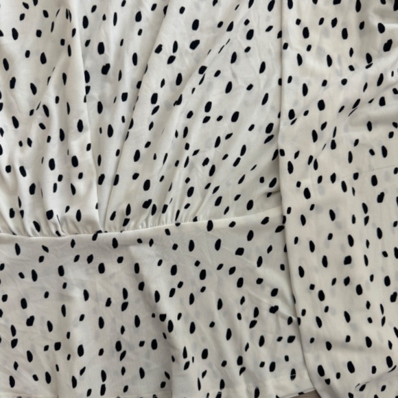 Banana Republic Dalmation White Peplum style top size small - Picture 4 of 4